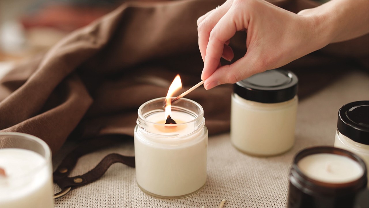 Candle Wax Bulk vs. Retail: Why Manufacturers Prefer Wholesale